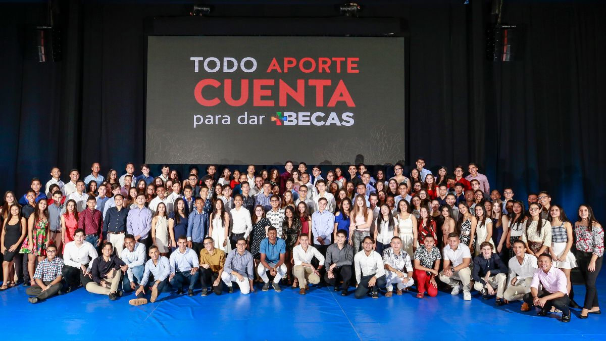 168 jóvenes de alto rendimiento académico y deportivo fueron becados para estudiar en Uninorte