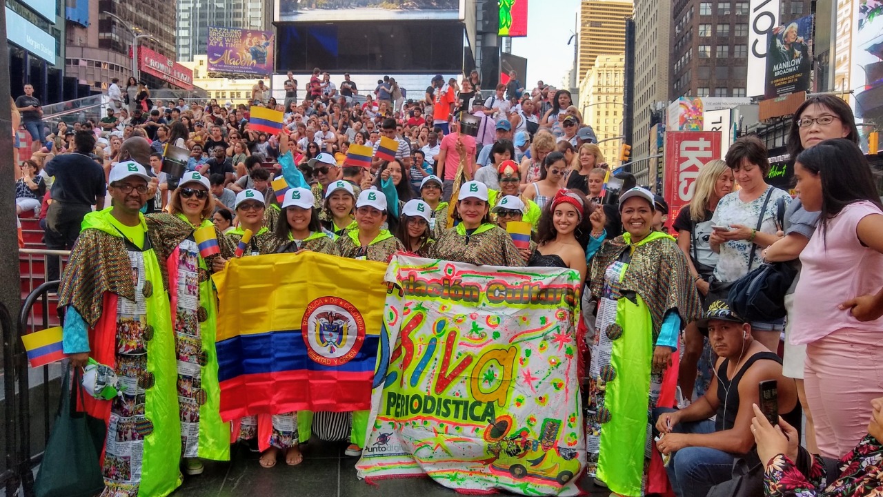La Chiva Periodístíca impactó con su mensaje de historia y cultura en Nueva York