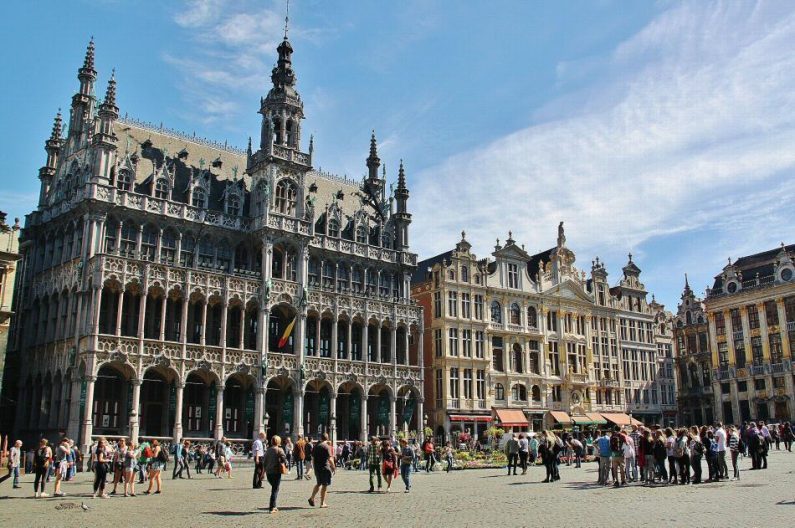 Folklorissimo, festival en la Grand Place de Bruselas con más de 100 artistas este fin de semana