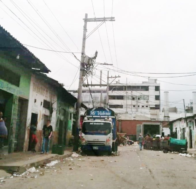 Por deuda de 1.600 millones Electricaribe retira transformador en el sector de Villanueva