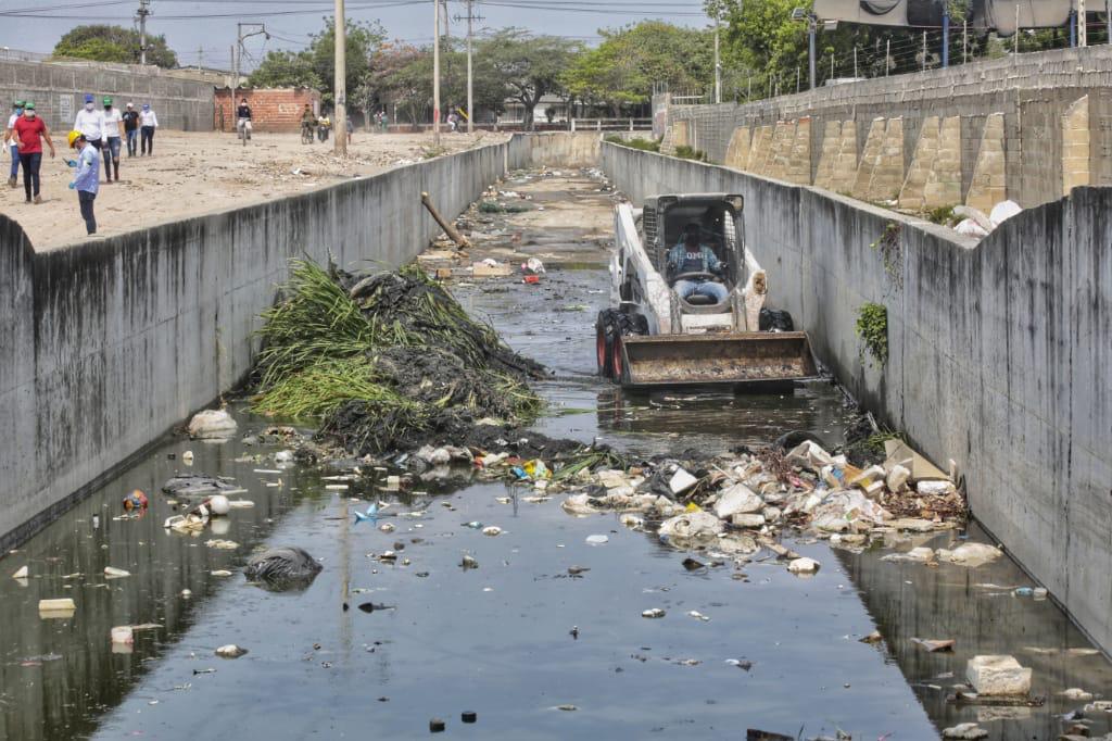 Comienzan limpieza del arroyo Salamanca