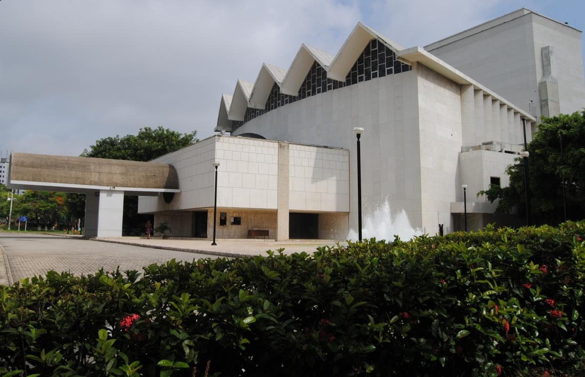 Alcaldía y Banrepública acuerdan inversión para restauración de Teatro Amira de la Rosa