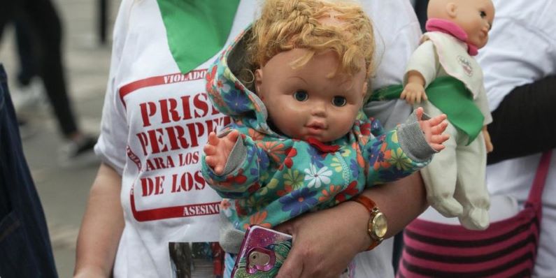 Aprobada cadena perpetua en Colombia para violadores  y asesinos de niños