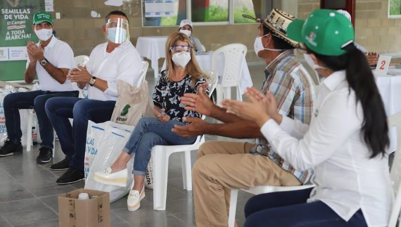 Maratónica entrega de kits de siembra en Juan de Acosta
