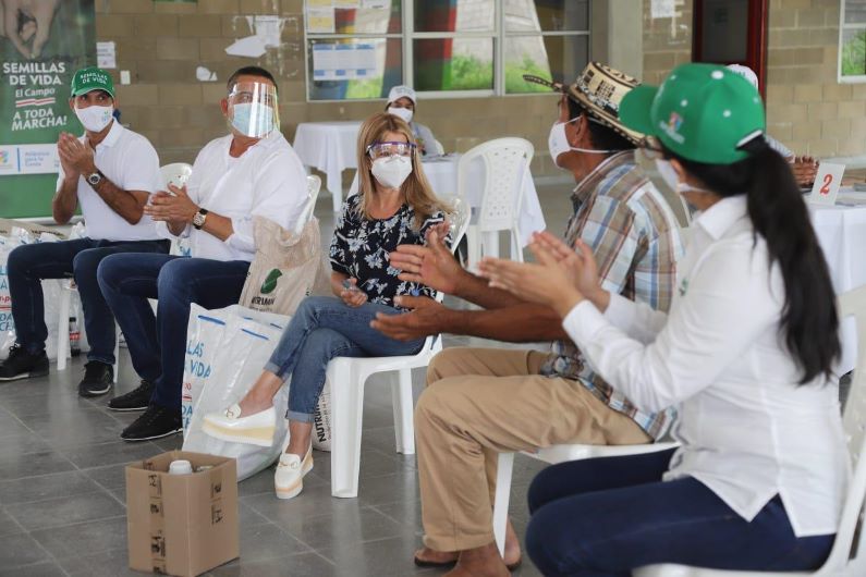Maratónica entrega de kits de siembra en Juan de Acosta