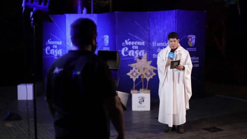 Las novenas navideñas en televisión y redes sociales