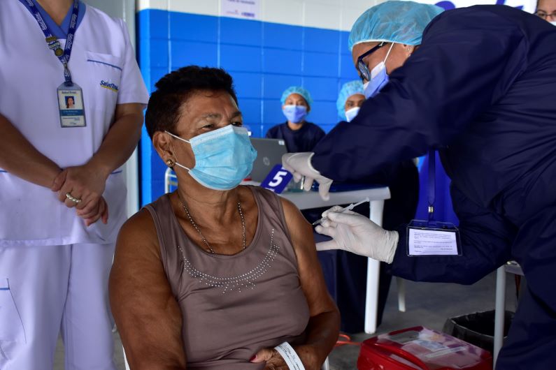 Barranquilla llega a los 100 mil vacunados