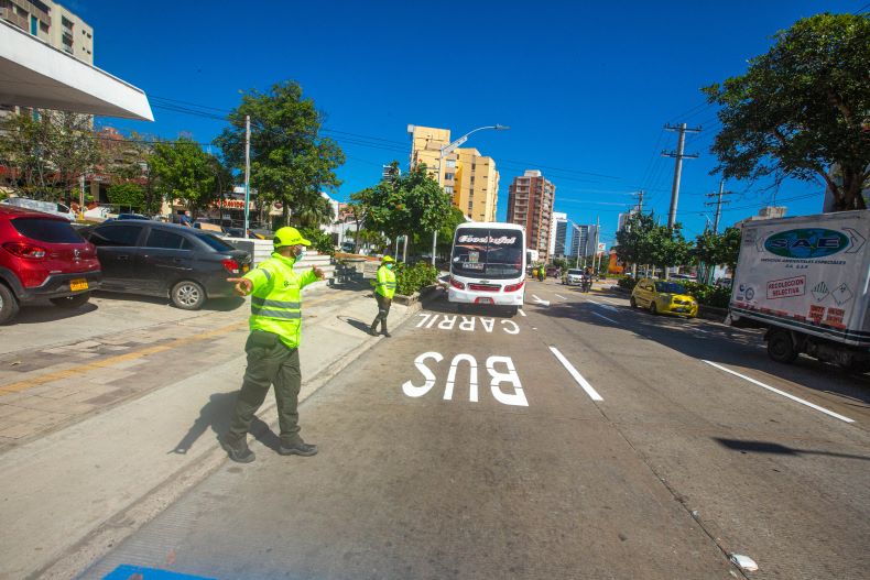 Inicio piloto del carril preferencial para transporte público en la calle 76 entre carreras 43 y 59