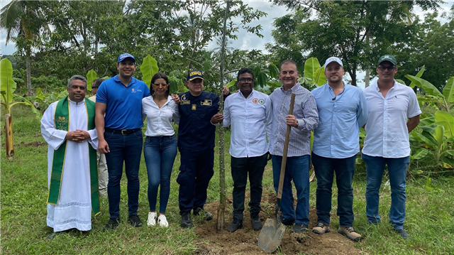 C.R.A suma 32 mil árboles a proyecto productivo de acciones comunales