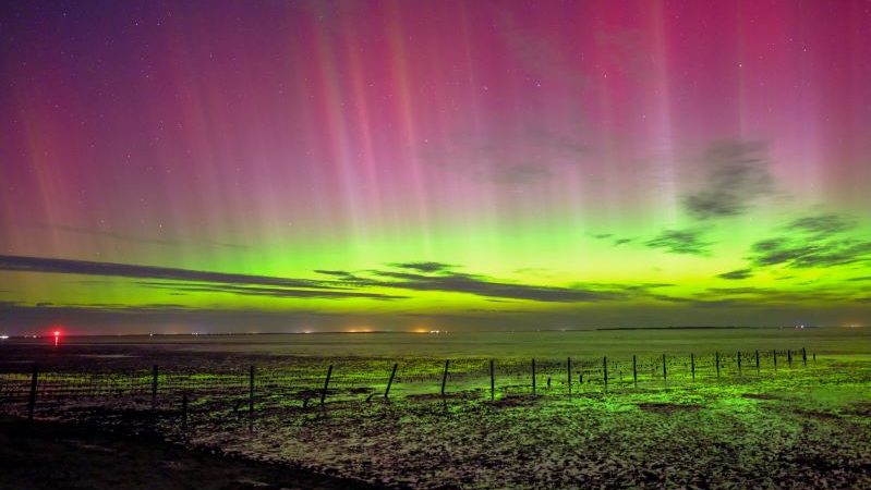 El cielo de Alemania se tiñe con los colores de las auroras boreales