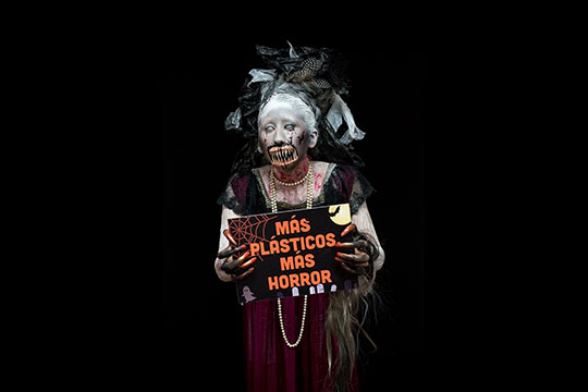 Tips para celebrar un Halloween sostenible. De acuerdo a Greenpeace, en estas fechas, el uso del plástico se desborda. Foto: Greenpeace.