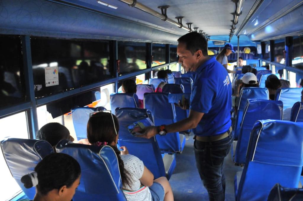 Atlántico: el departamento con mayor seguridad vial en el Caribe colombiano. Agentes viales promocionando las buenas prácticas en el transporte público