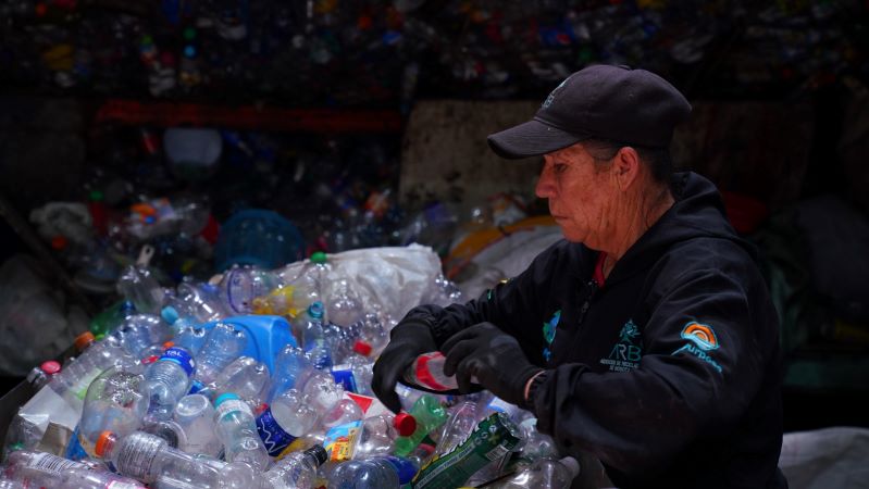 Colombia firma pacto para disminuir los plásticos de un solo uso
