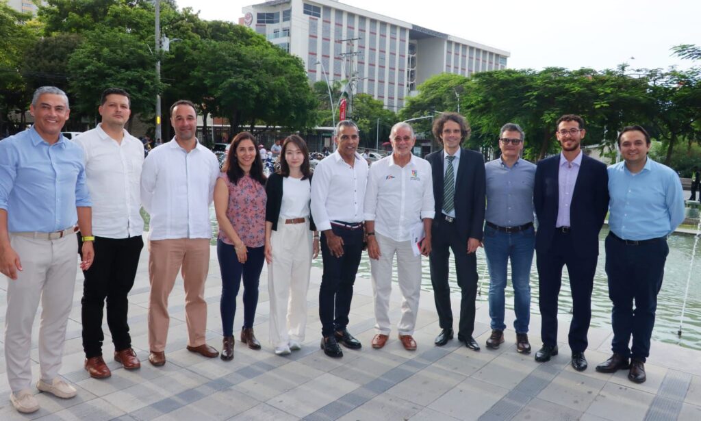 El Hidrógeno Verde: una pieza fundamental en la transición energética. En Atlántico, Colombia, se gesta un HUB. La ratificación se hizo en un encuentro sostenido entre el gobernador del Atlántico, Eduardo Verano con los voceros de los distintos organismos en Casa Catinchi, en la Plaza de la Paz en Barranquilla.