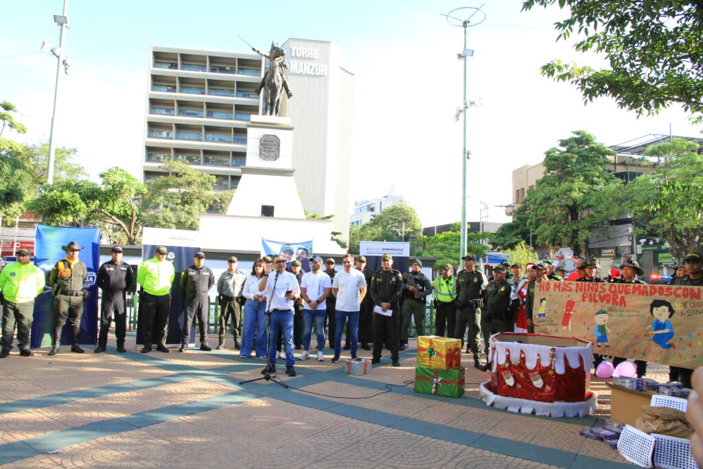 Barranquilla: Habilitado el plan de seguridad de fin de año. Los funcionarios del distrito junto a la Policía Nacional durante el lanzamiento del plan de seguridad para la navidad y fin de año 2024.