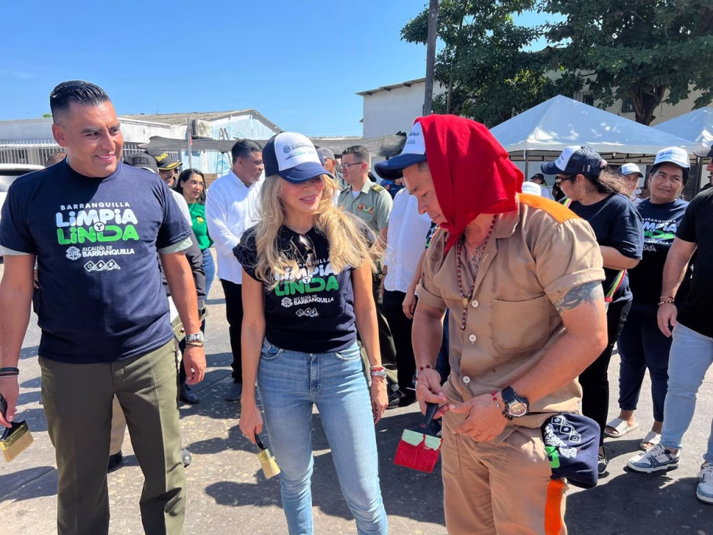 Reclusos se unen a jornada de limpieza en Barranquilla. La participación de las Personas Privadas de la Libertad (PPL) de las cárceles Modelo y El Bosque, bien demuestra que por una ‘Barranquilla Limpia y Linda’ todos suman.