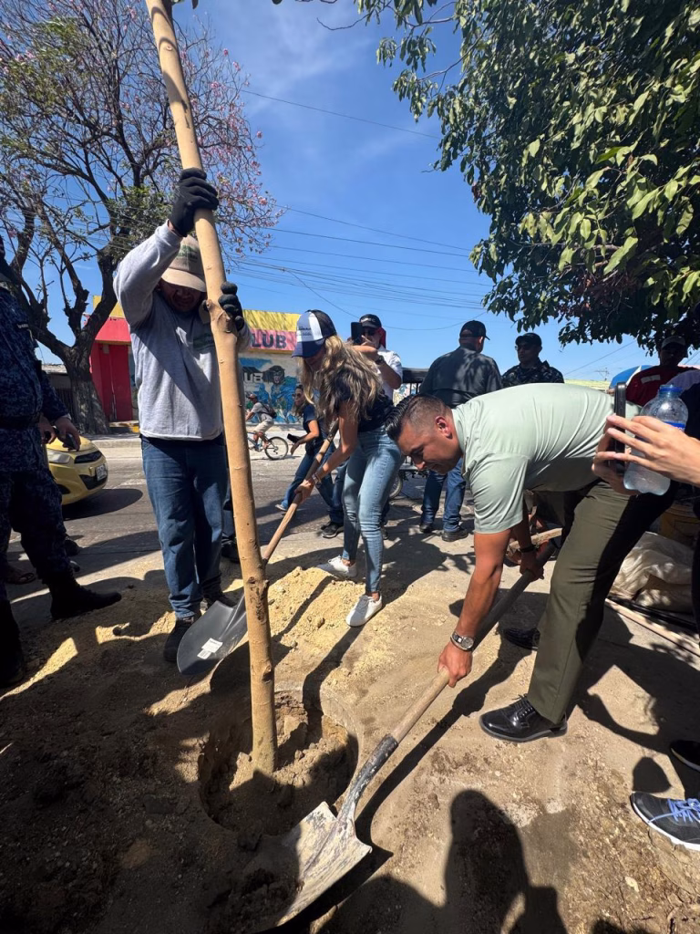Reclusos se unen a jornada de limpieza en Barranquilla. También participaron las asociaciones de recicladores de oficio Puerta De Oro y Corambiental.