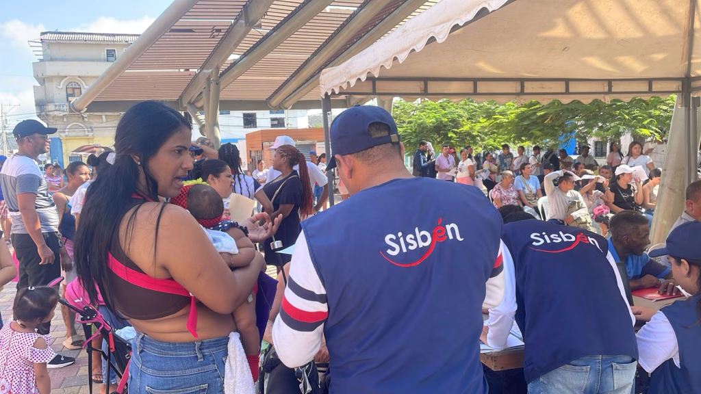 Alcaldía: alerta sobre falsos funcionarios del Sisbén en Barranquilla. Los ciudadanos deben tener claro que todos los trámites del Sisbén se llevan a cabo únicamente en los puntos oficiales de atención o en ferias organizadas por la Alcaldía de Barranquilla.