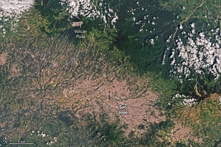 Costa Rica alberga un paisaje marciano: el asombroso volcán Poás. Imagen de la NASA, 5 de marzo de 2025
