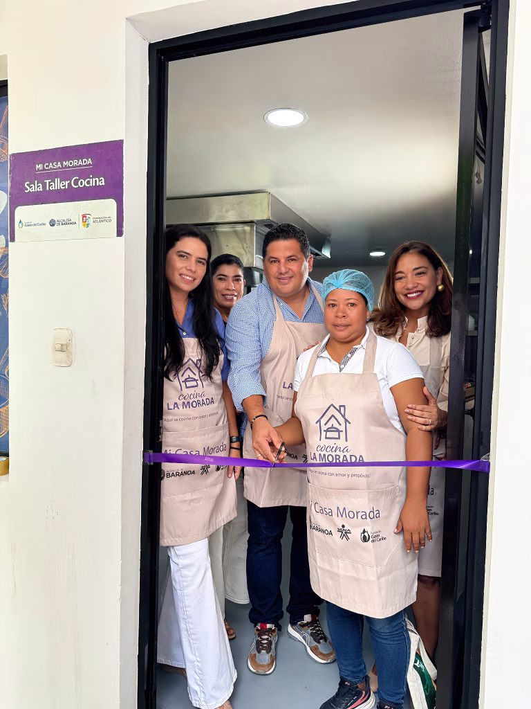 Mi Casa Morada estrena cocina comunitaria y siembra oportunidades en Baranoa. La Fundación Gases del Caribe, la Alcaldía municipal y el SENA inauguraron este espacio para impulsar el emprendimiento local.