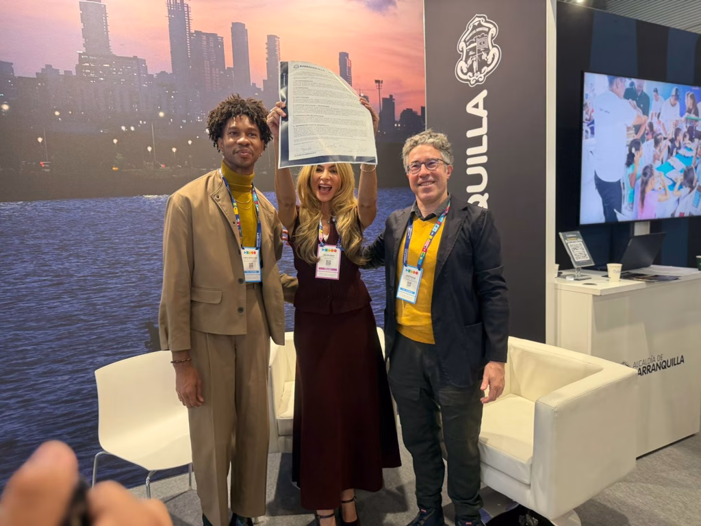 La gerente de ciudad, Ana María Aljure, luego de que Barranquilla firmara el Pacto Mundial de Ciudades para Todos y Todas, junto a Ciudades y Gobiernos Locales Unidos (UCLG).