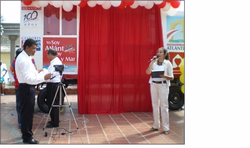 Rocío Loaiza presentando en el primer día de Vivienda Saludable