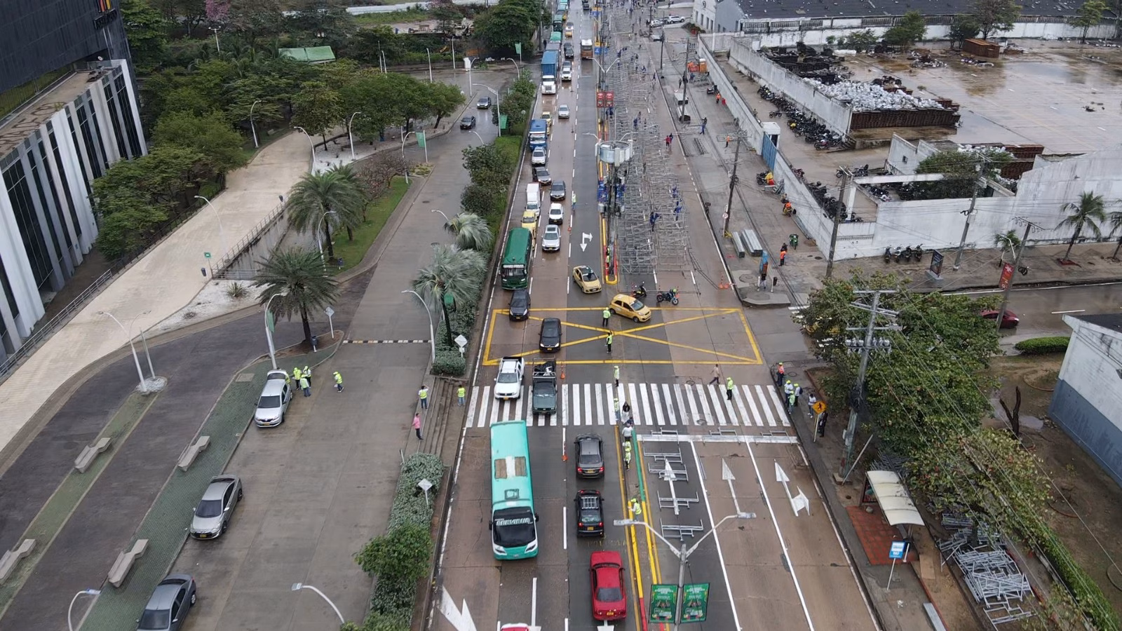 Pico y placa temporal en la Vía 40 por desmontaje de palcos del Carnaval 2026