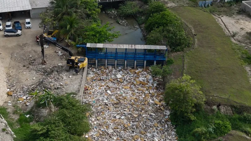 Barranquilla fortalece su gestión hídrica con la trampa del arroyo León y operativos continuos de limpieza