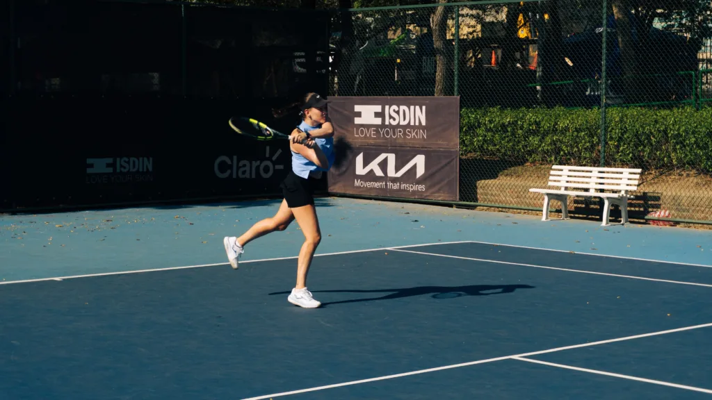 Tenista en acción durante el Kia Open W125 Barranquilla en el Parque Distrital de Raquetas